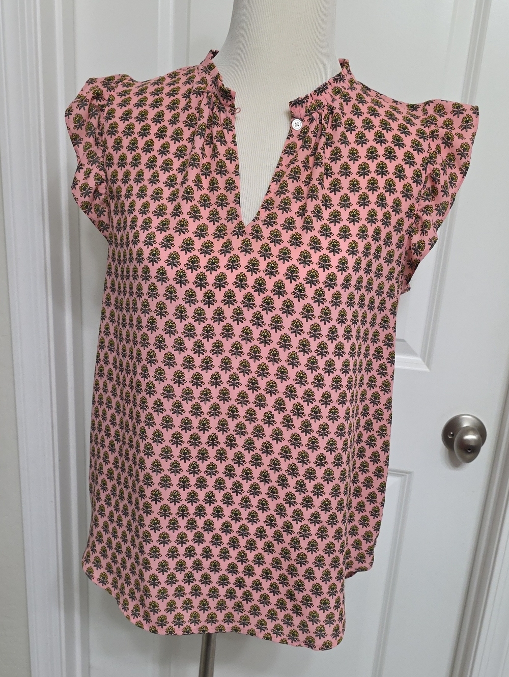 LOFT M Pink Floral-Print Flutter Sleeve Top